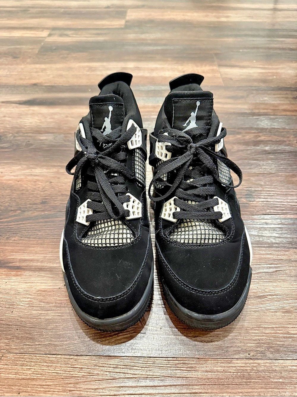 Air Jordan 4 Retro 'White Thunder' Black & White Sneakers